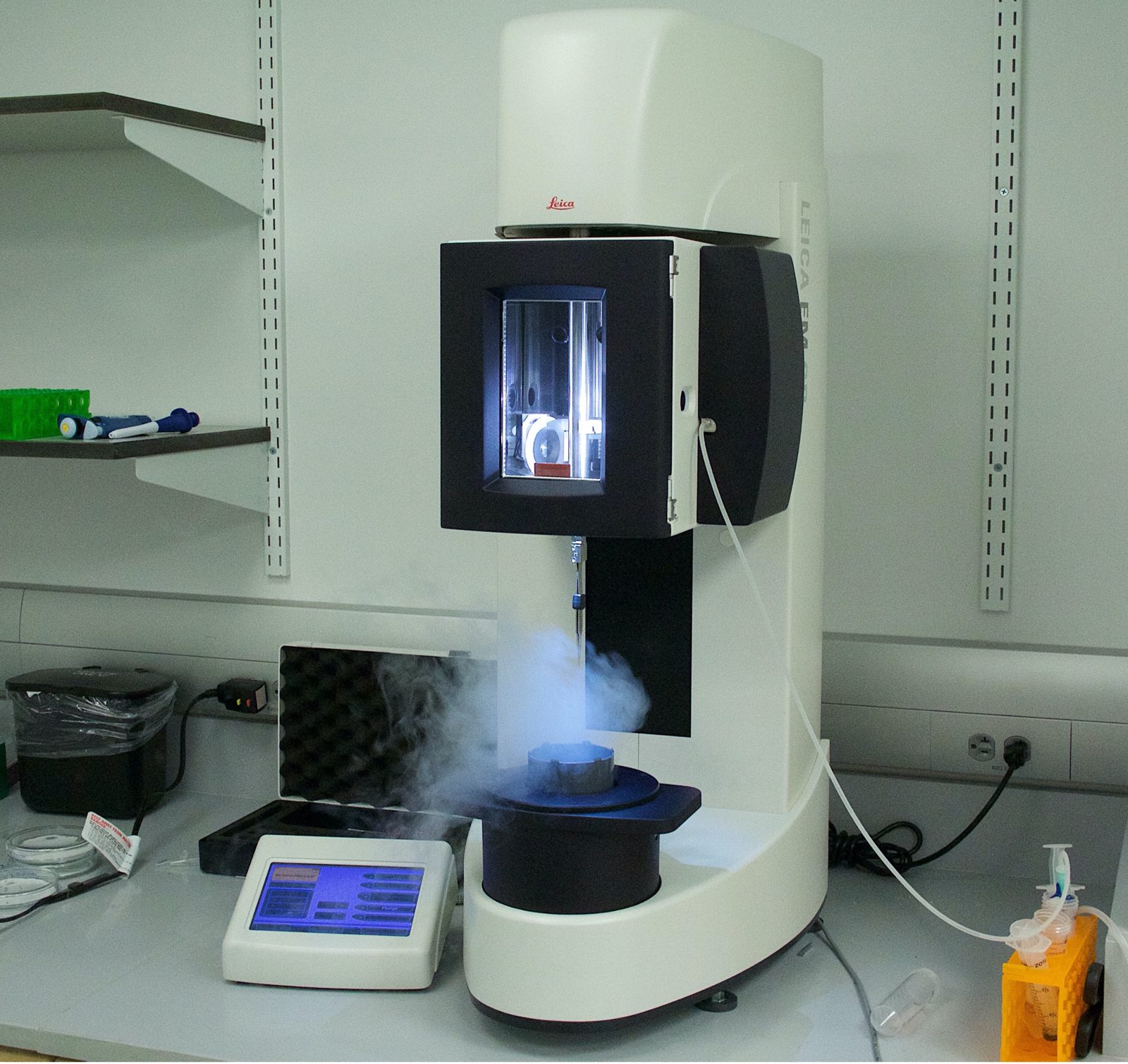 Plunge freezer in the RCNF sample prep area